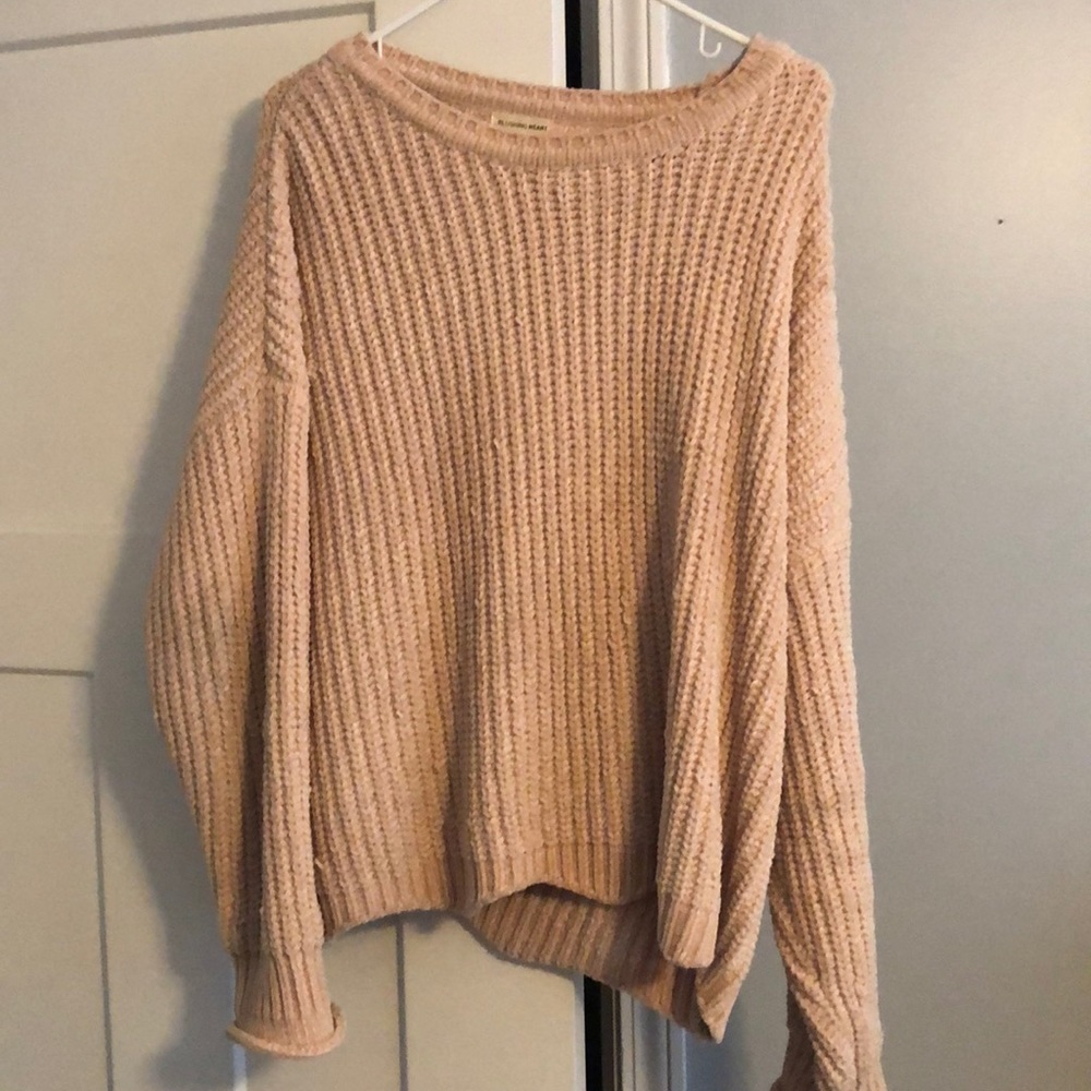 Cream sweater with scallop details